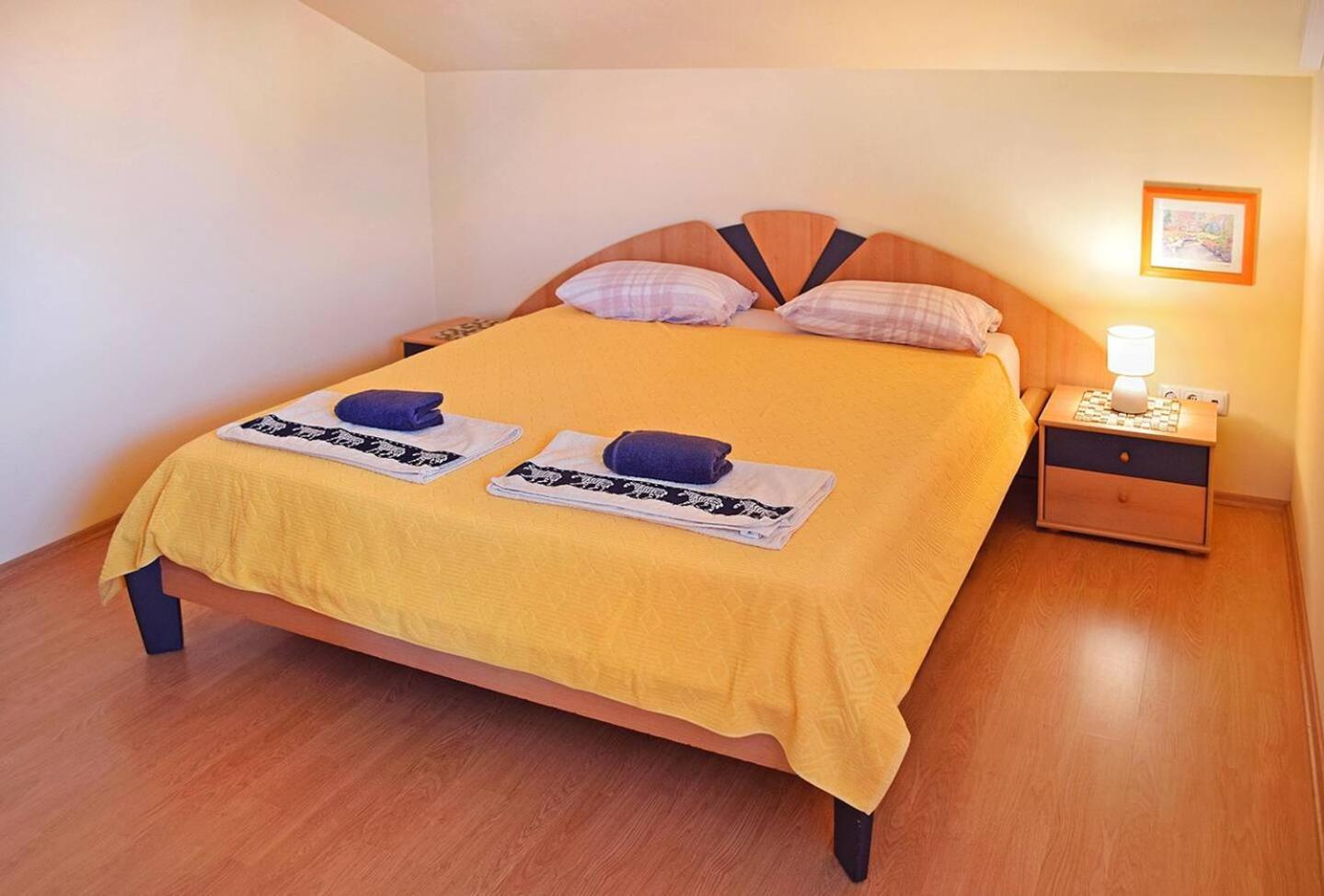 Prekrasan Sa Kaminom Appartement